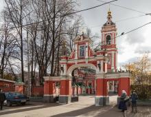 Московский пименовский храм в новых воротниках